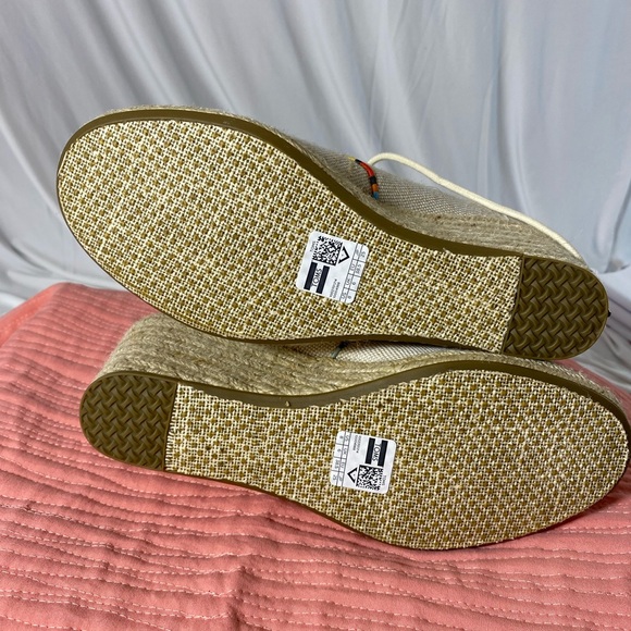 Size 8, Tom’s espadrille wedge, tan, boho - Picture 8 of 9